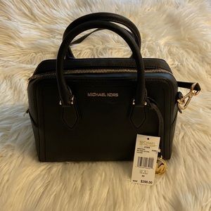 Michael Kors crossbody purse use only once very beautiful
